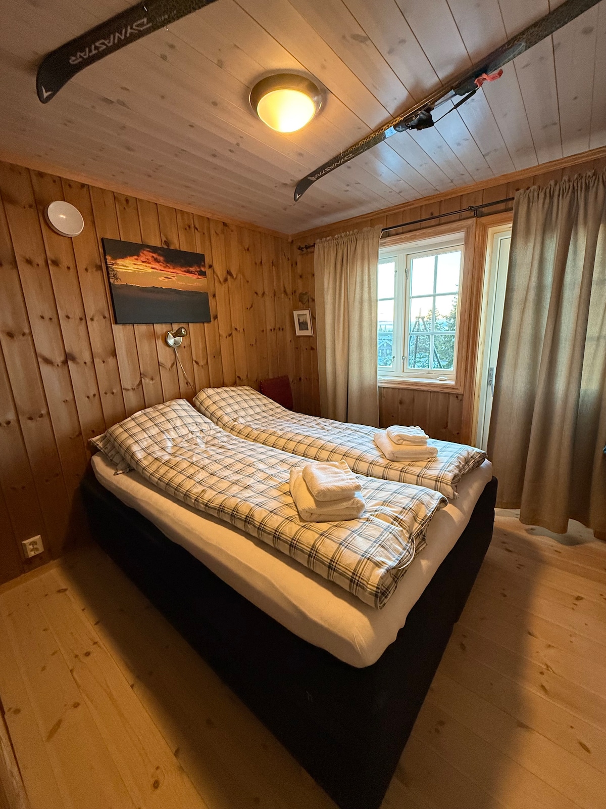 Spavaća soba s bračnim krevetom 150 cm 