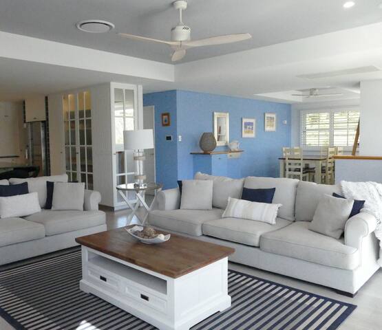 Absolute Beachfront – Luxury Home gallery image 3