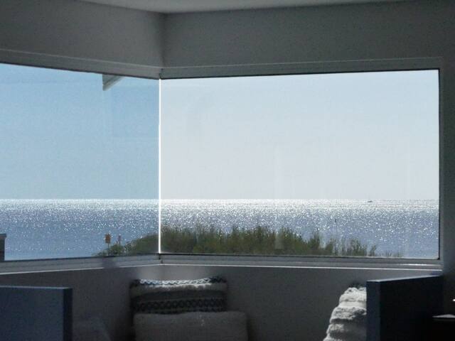 Absolute Beachfront – Luxury Home gallery image 4