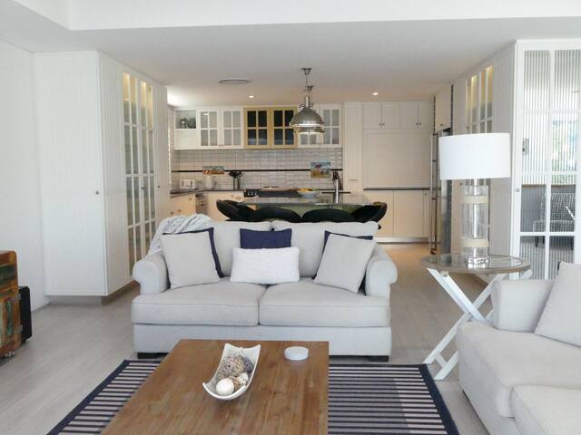 Absolute Beachfront – Luxury Home gallery image 2