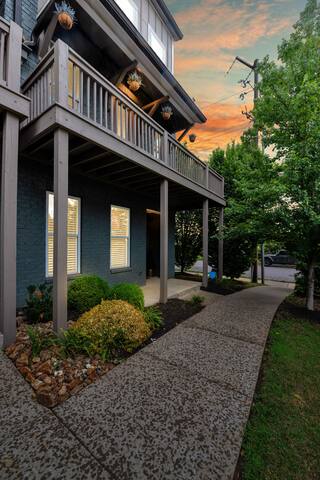 3Bed/3Bath mins from Downtown or 12 South! gallery image 5