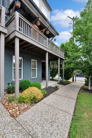 3Bed/3Bath mins from Downtown or 12 South! gallery image 4