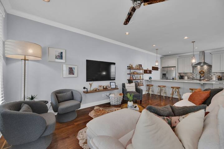 3Bed/3Bath mins from Downtown or 12 South! gallery image 2