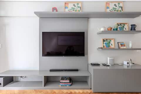 Top performing Airbnb: Recoleta, steps from Av. Alvear. Newly renovated. in Recoleta