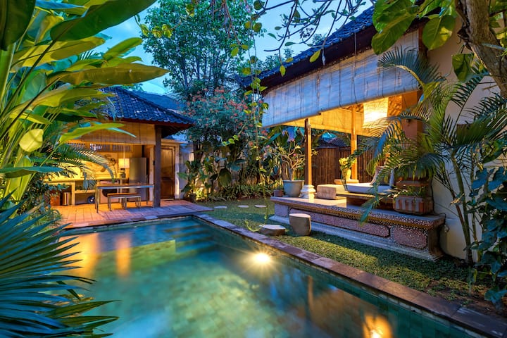 Central Seminyak Oasis - Villa 3br • 2 Pools - Bali