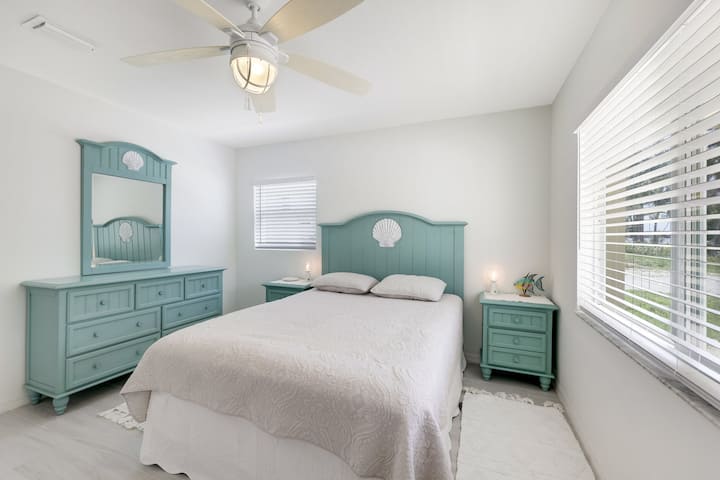 dormitorio de invitados en la planta baja (Queen)