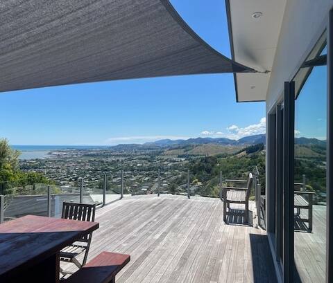 Stylish and Modern House with Captivating Views