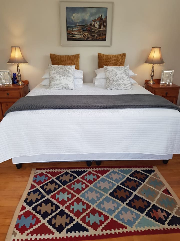 Elegant Private Unit + Secure Parking + Near Beach - Somerset West
