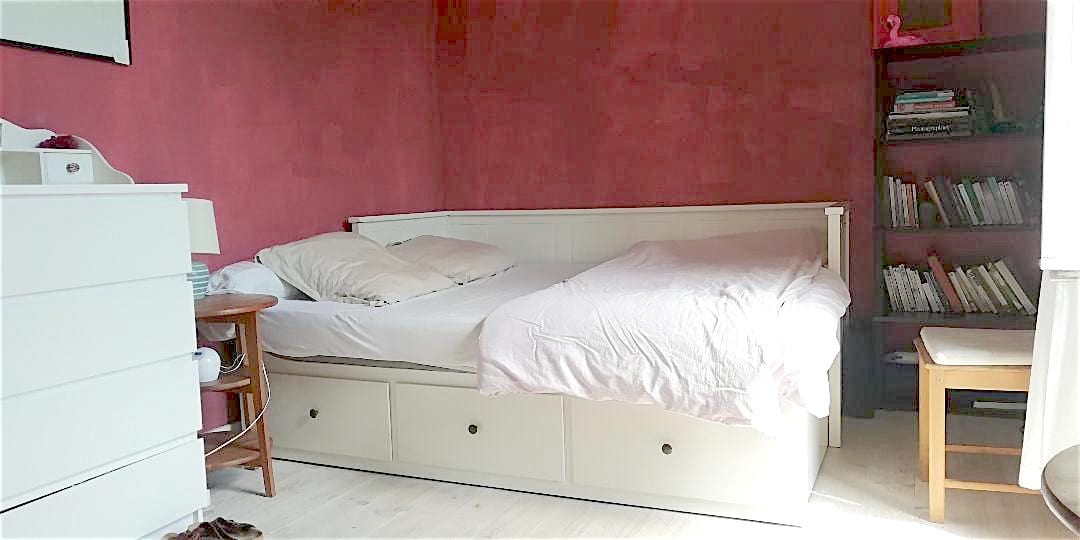 Spálňa 1 na poschodí. Manželská posteľ (160) + malá (90)