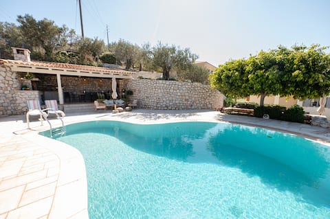 Luxury villa with private pool and amazing seaview