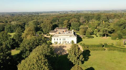 Countryside Getaway –150 Acres, Pool, Chef, Events