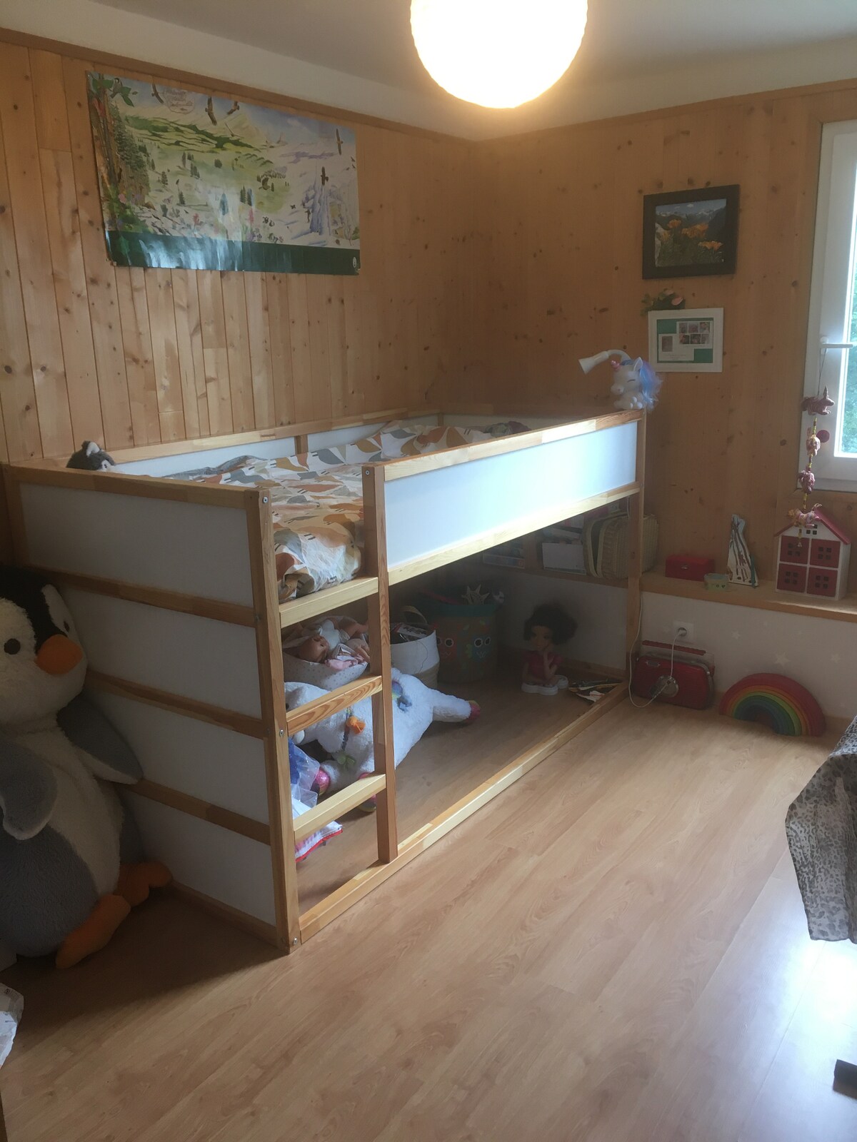 Mogelijkheid om een of meer matrassen onder het cabinebed te plaatsen.