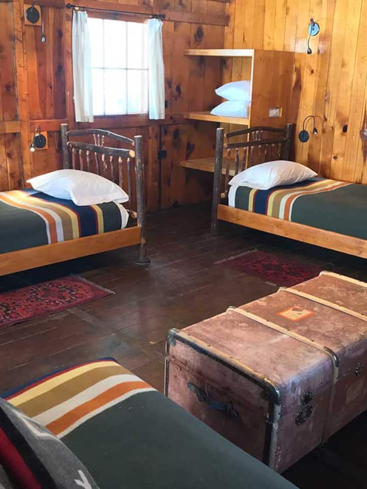 Corkins Lodge - Bunkhouse Cabin - Chama, NM