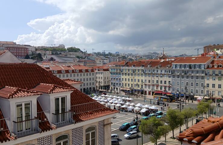 Under a Wooden Sky – Design Apt at Lisbon Downtown gallery image 2