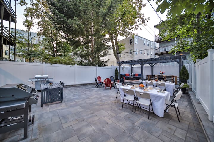 Large Triplex Backyard near T 4 GroupsBusiness