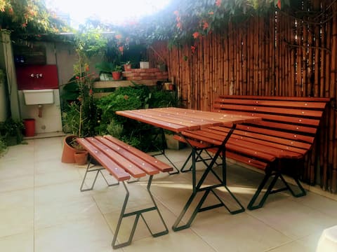 Top performing Airbnb: Studio with large balcony and Independent entrance in Comuna 12