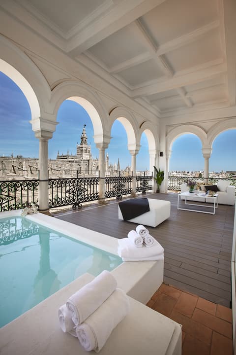 Indulge Group: The most Exclusive apt in Sevilla