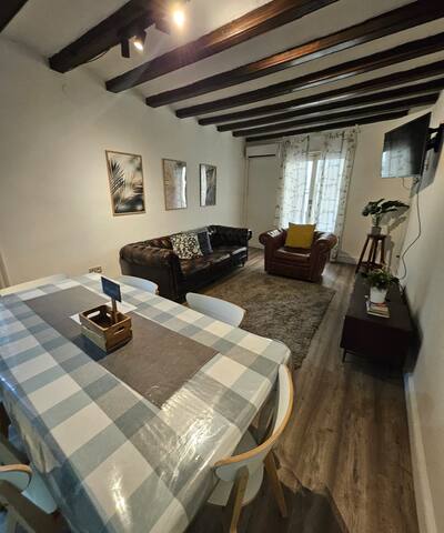 Family Flat Near Ramblas Barcelona 2 rooms gallery image 3