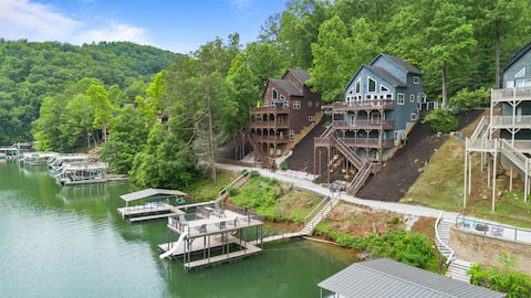Family Retreat, dock w/ slide, hot tub, firepit
