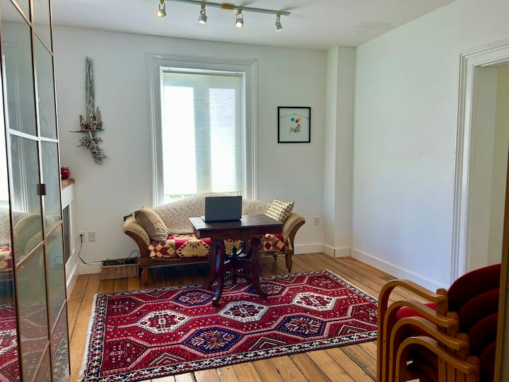 Two Lg Blue Rooms, 2 Queens: Eddie Sargent House - Owen Sound