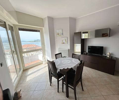 "A window on Lake Maggiore" apartment