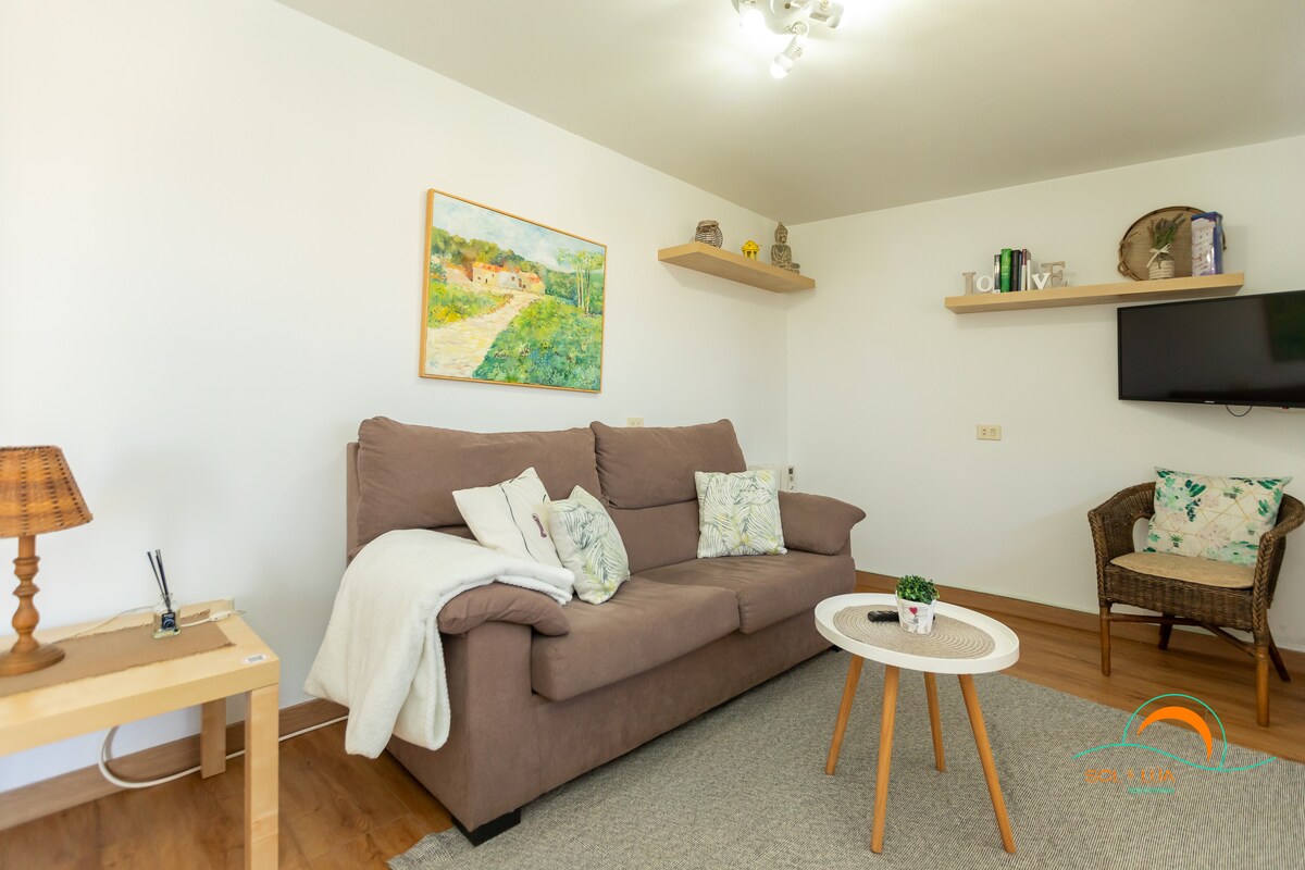 Top Airbnb: Nice apartment with views, ideal for couples in O Grove