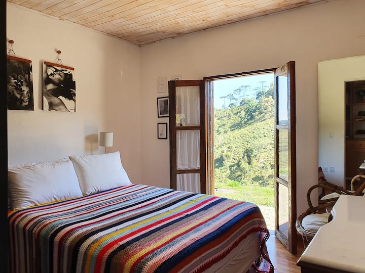 دافئ ومريح مع سرير مزدوج