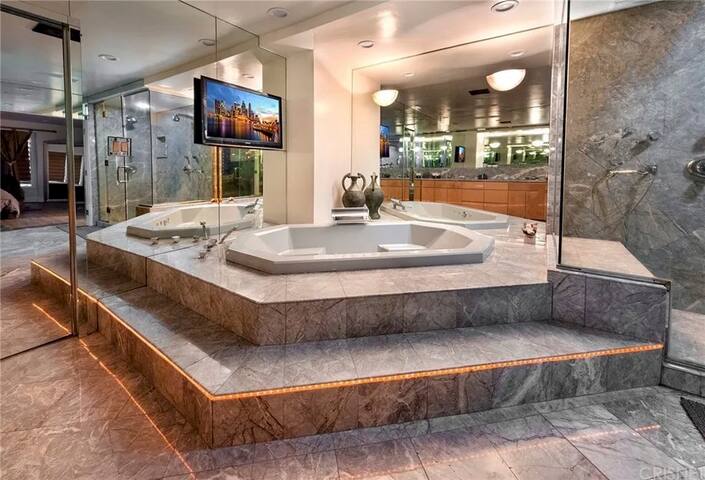 Make me an offer for 6 Months or more! gallery image 4