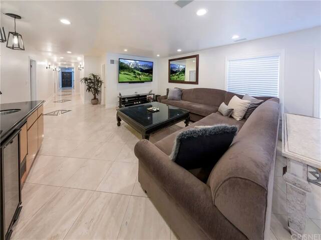 Make me an offer for 6 Months or more! gallery image 3