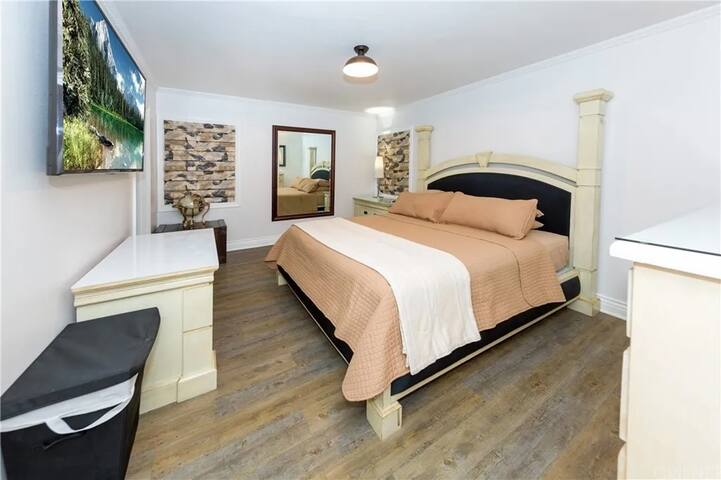 Make me an offer for 6 Months or more! gallery image 5