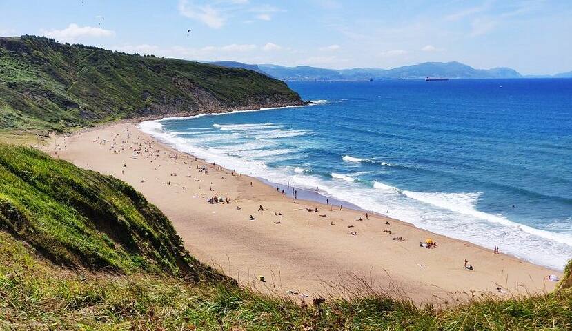 Azkorri Beach. 9 Rooms. Best beaches. 25′ Bilbao gallery image 2