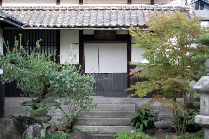 Asaborake: 5-minute drive from Uno Station, up to 7 people, rent an entire old house