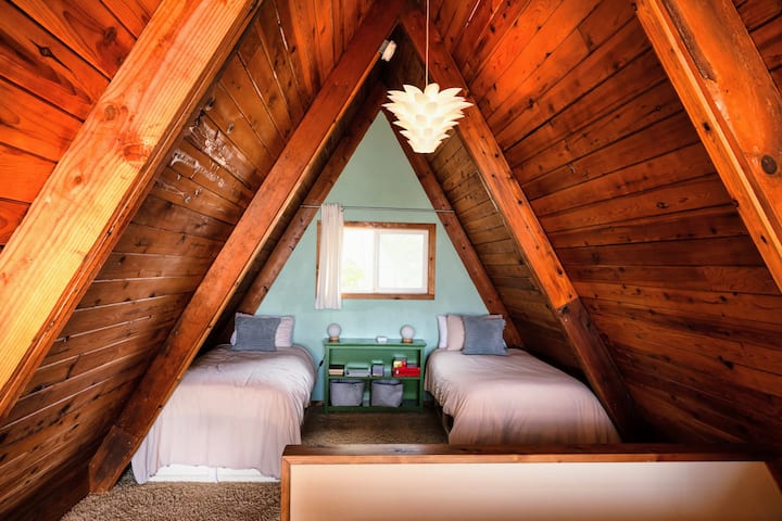 2 twin Tuft & Needle mattresses with 100% Bamboo sheets.