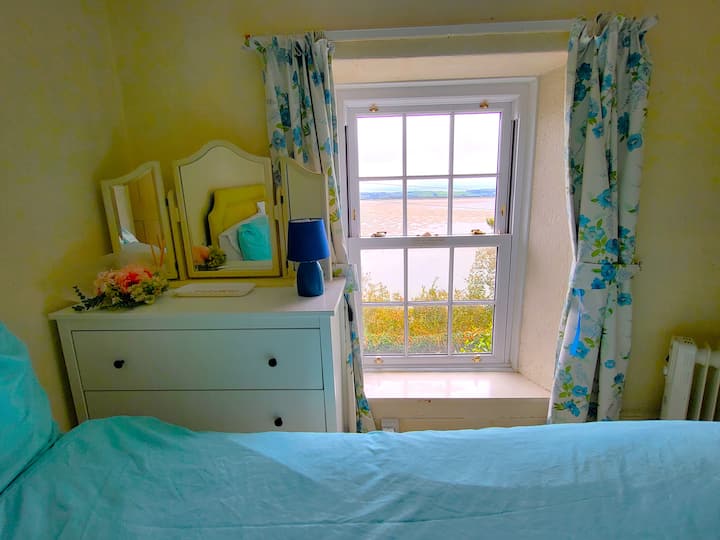 Main bedroom with double bed.