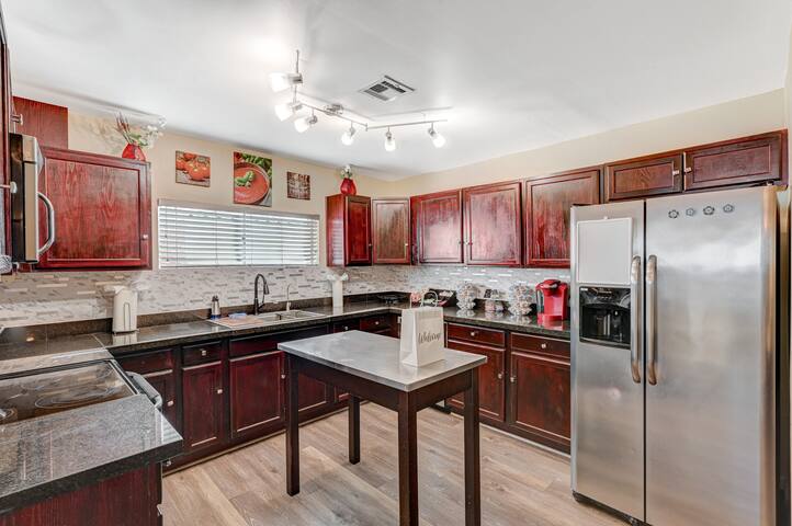 15 Beds, Heated Pool, Near Strip | Vibes dot Vegas gallery image 4