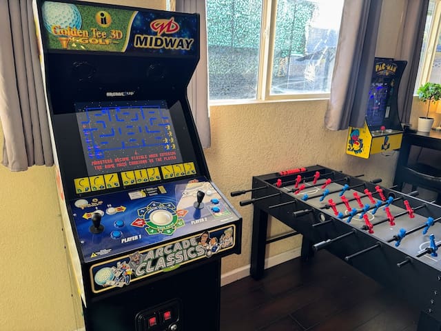 15 Beds, Heated Pool, Near Strip | Vibes dot Vegas gallery image 3