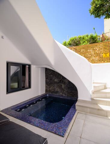 Secret Spot Luxury Villa | Private Pool & Jacuzzi gallery image 5
