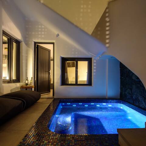 Secret Spot Luxury Villa | Private Pool & Jacuzzi gallery image 2