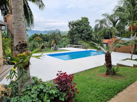 Heated Pool, Fireplace, 4 bedrooms,  120km from SP