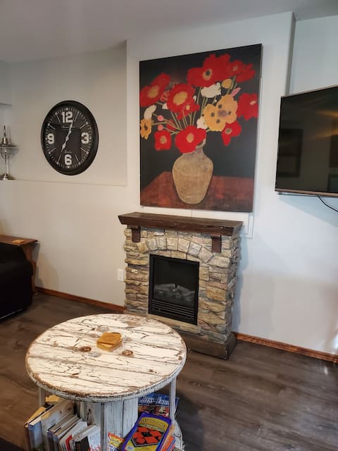 Cozy 3Bdrm Suite, Private Entry No Stairs