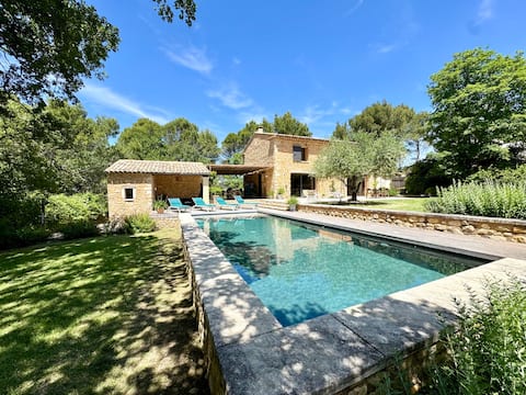Authentic farmhouse with heated swimming pool in the countryside