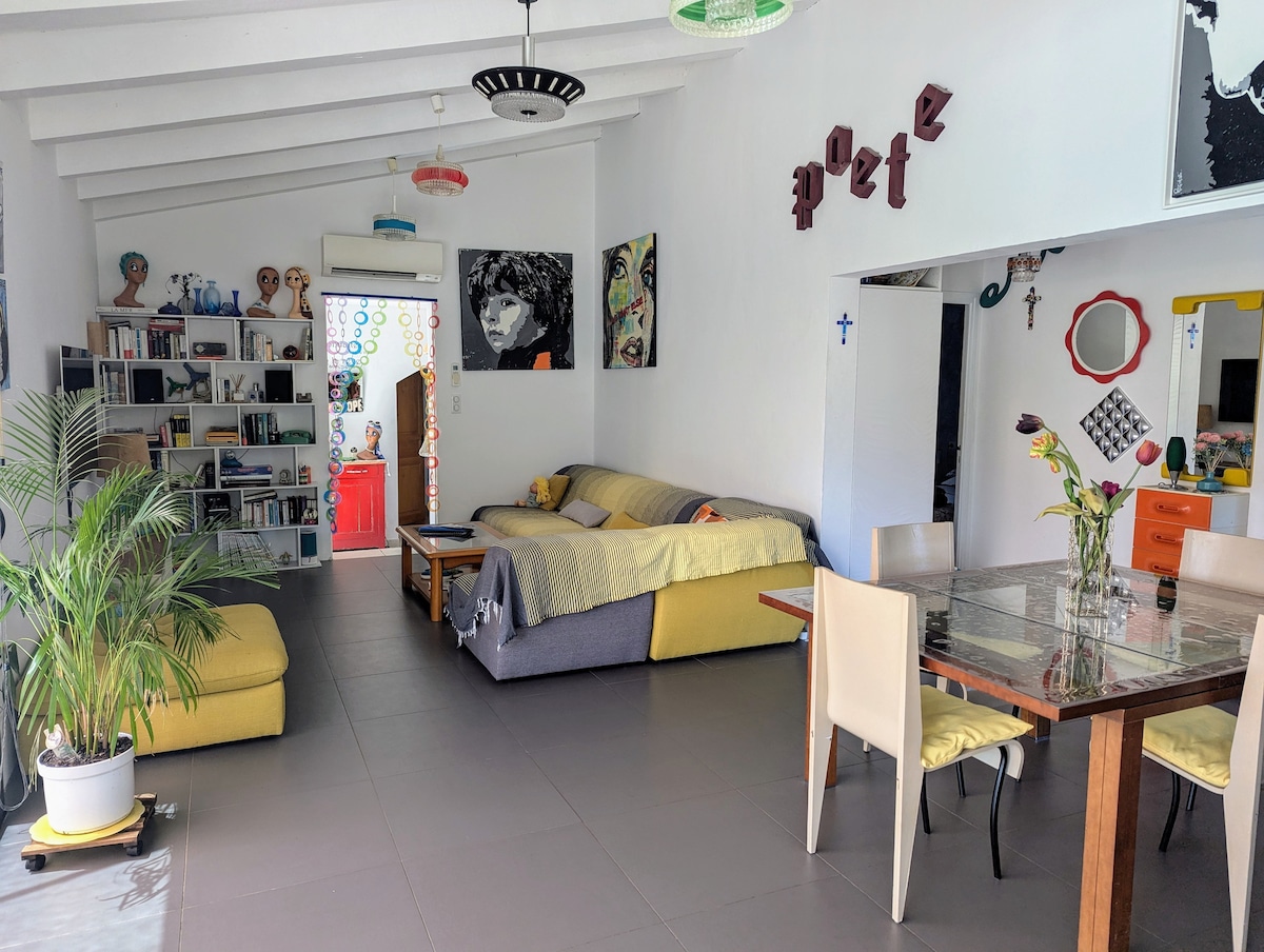 Popular Airbnb listing: villa in wooded area, very large swimming pool in Lumio