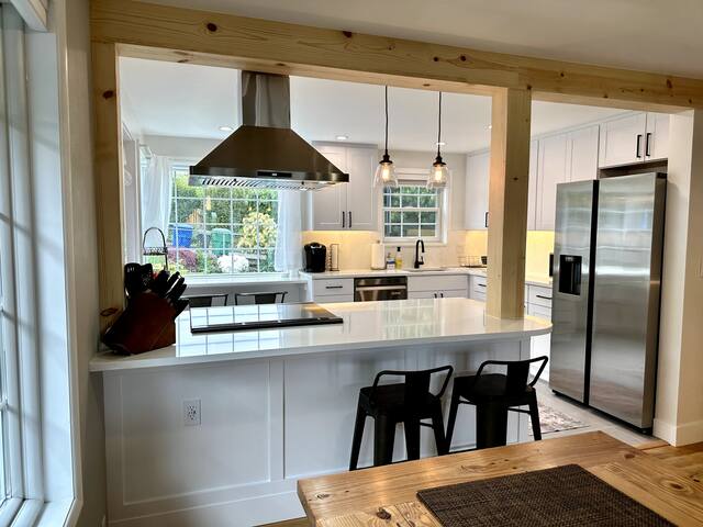 SPACIOUS HOME in Quiet Neighborhood, Pet Friendly! gallery image 2