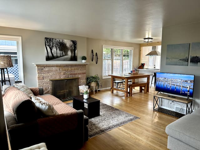 SPACIOUS HOME in Quiet Neighborhood, Pet Friendly! gallery image 5