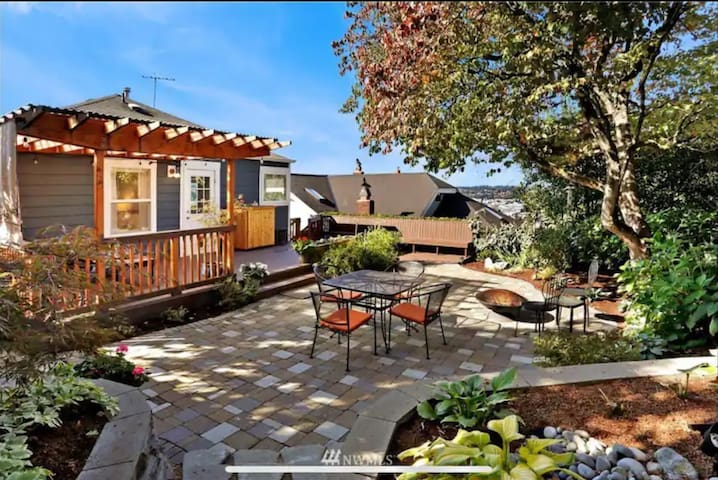 Blue Oasis_Amazing Olympic Views