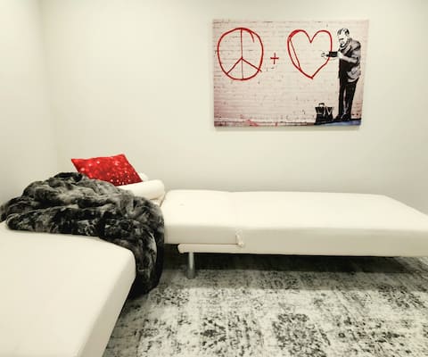 Popular Airbnb listing: PEACE + LOVE: Spotless 1BR apartment in SF in Excelsior