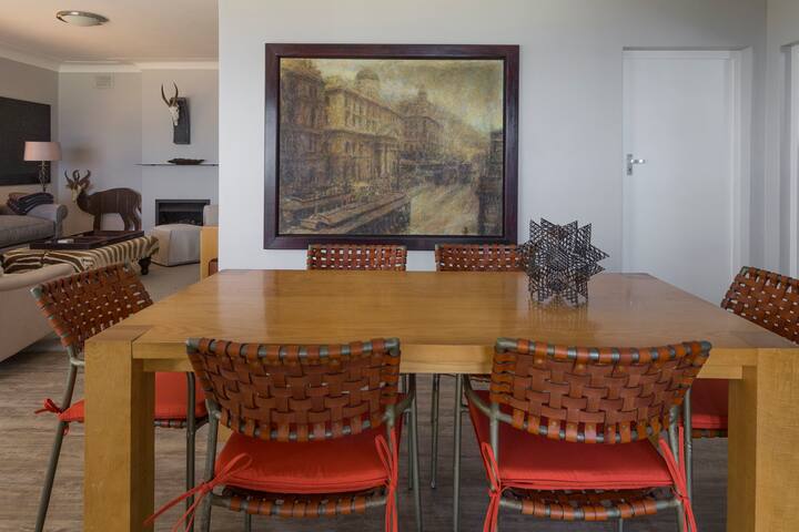 Bantry Bay: A Sea View Art House gallery image 4