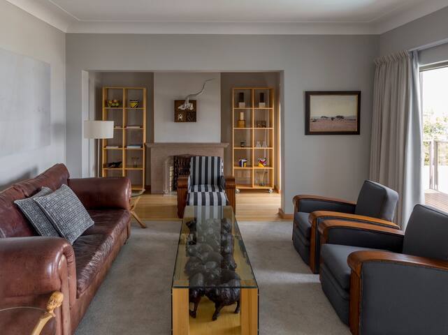 Bantry Bay: A Sea View Art House gallery image 2