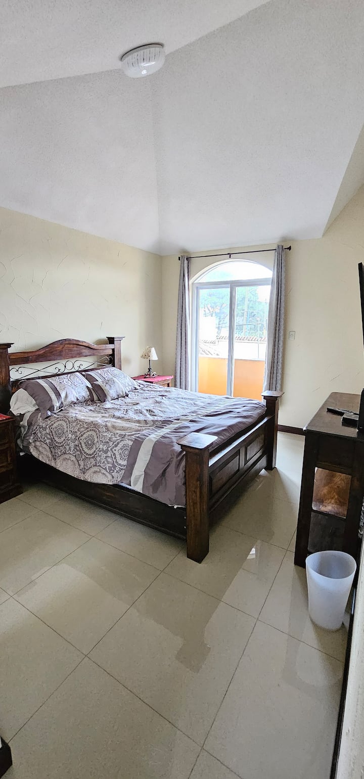 Hlavná spálňa s vlastnou kúpeľňou