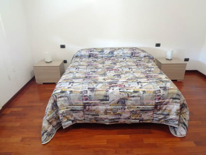 Cámara Marco.
TV y aire acondicionado.